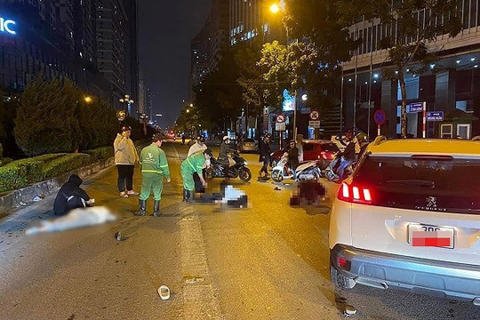Nữ tài xế đâm nhiều người đi bộ trong đêm ở Hà Nội