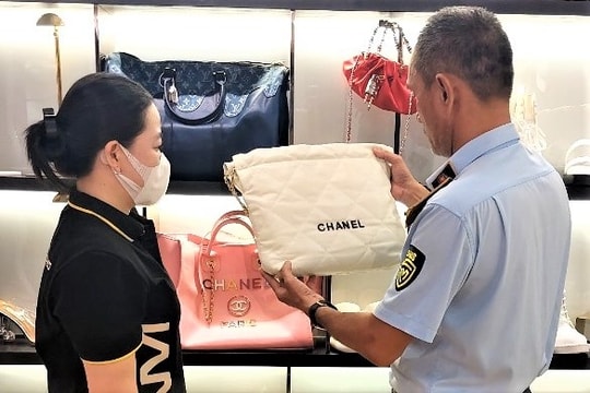 Shop Trang Nemo bán túi Gucci, Chanel giá 300.000 đồng