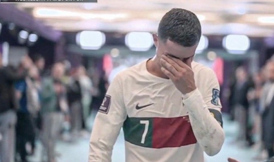 C.Ronaldo vừa đi vừa khóc, uất ức tột độ khi Bồ Đào Nha bị loại