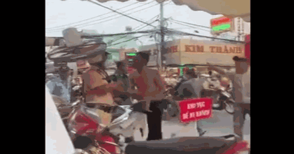 CLIP: Thanh niên tấn công CSGT ở quận Bình Tân, TP HCM