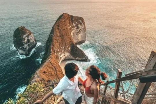 Du khách đến Bali không bị áp dụng lệnh cấm quan hệ ngoài hôn nhân