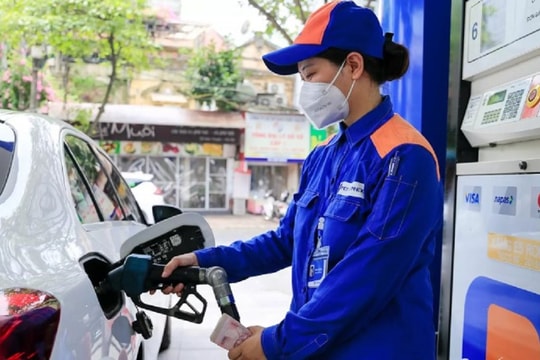 Giá xăng hôm nay 12/12: Đồng loạt giảm mạnh