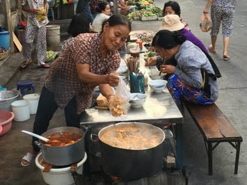 Quán bún riêu đậm vị Bắc 59 năm ở Sài Gòn