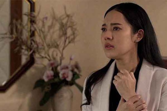 Lúc bệnh nặng, mẹ đưa ra chiếc hộp nhỏ làm 3 chị em tôi bật khóc