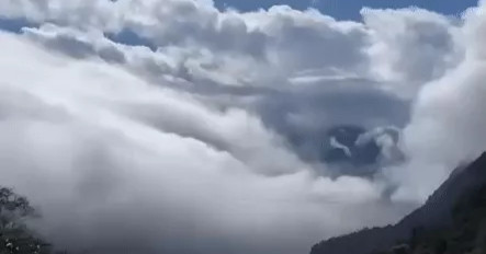 'Thác mây' tuyệt đẹp ở Sa Pa