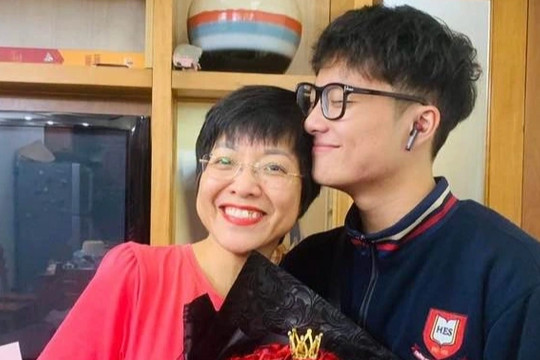 MC Thảo Vân sau 13 năm ly hôn Công Lý: " Tôi độc thân nhưng không đơn độc"
