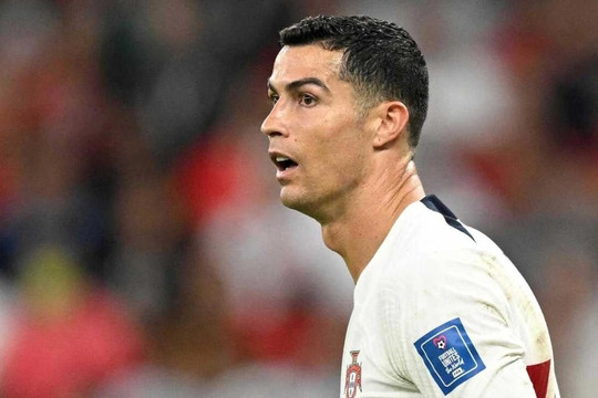 Dấu hiệu cho thấy C.Ronaldo sắp sang Saudi Arabia chơi bóng