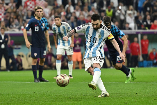 Quả phạt đền ở trận Argentina - Croatia gây tranh cãi