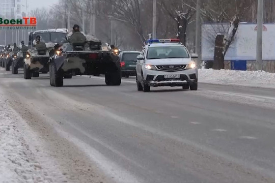Đoàn xe quân sự khổng lồ của Belarus xuất hiện gần biên giới Ukraine