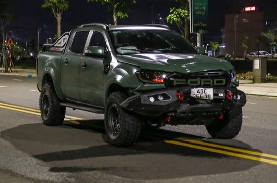 Ford Ranger Raptor tông 2 xe máy, 3 người tử vong tại chỗ