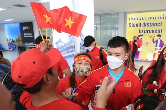 Vé xem đội tuyển Việt Nam tại Lào chỉ bằng… bát phở