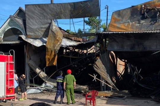 Cháy tiệm bán đồ điện ở Cần Thơ, hai trẻ 9 và 12 tuổi tử vong