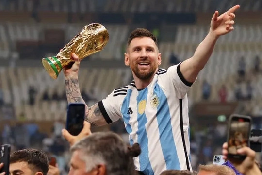 Messi: "Tôi sẽ tiếp tục gắn bó với đội tuyển Argentina"
