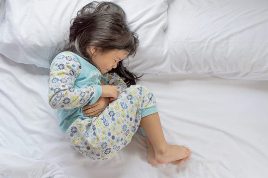 Các triệu chứng đau bụng cảnh báo nguy hiểm ở trẻ cha mẹ cần biết