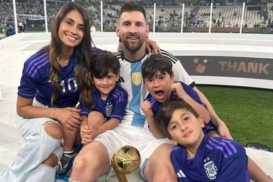 Là siêu sao bóng đá hàng đầu thế giới, Messi vẫn làm điều này cho 3 người con trai mỗi ngày