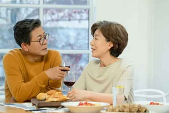 Bố bảo tôi bán xe để góp tiền mua nhà cho mẹ kế