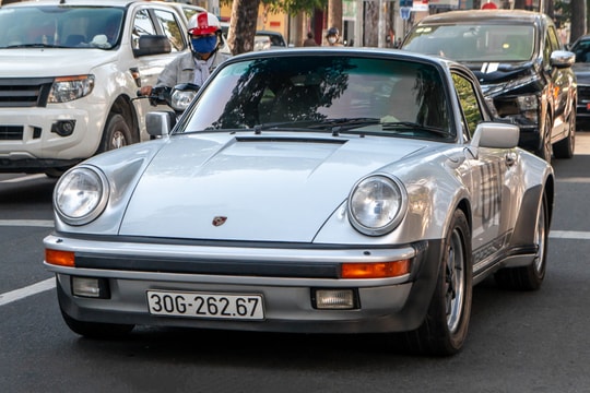 Porsche 930 Turbo hàng hiếm xuất hiện tại TP.HCM