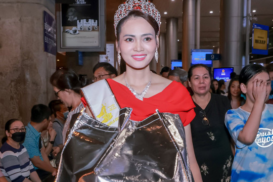 ‘Hoa hậu Quý bà Việt Nam’ Bích Hạnh về nước sau cuộc thi ở Mỹ