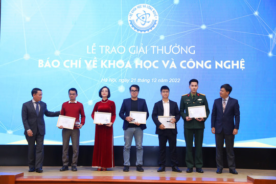 17 tác giả nhận Giải thưởng báo chí về khoa học và công nghệ năm 2021