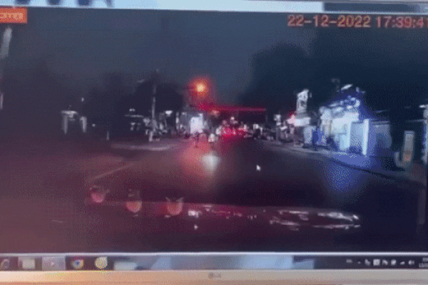  Cận cảnh ô tô 'ủi bay' loạt xe ở Quảng Ninh, 2 người tử vong