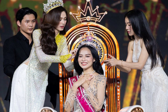 Người đẹp 19 tuổi Thanh Thuỷ đăng quang Hoa hậu Việt Nam 2022