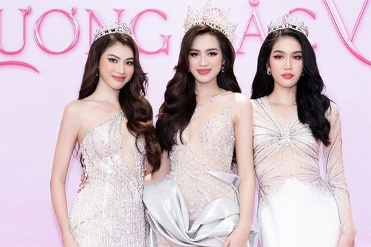 Dàn hoa, á hậu diện váy cắt xẻ dự chung kết Hoa hậu Việt Nam 2022