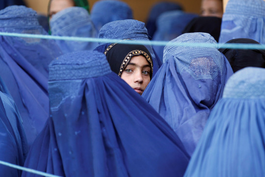 Taliban giáng đòn mới vào phụ nữ Afghanistan