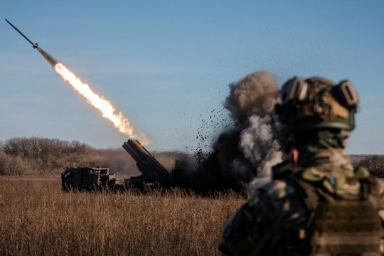 Thế trận giằng co trên chiến trường Ukraine sau 10 tháng xung đột khốc liệt