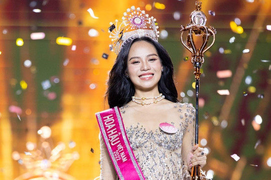 Lý do cô gái 19 tuổi đăng quang Hoa hậu Việt Nam dù bị chê mờ nhạt