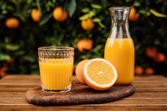 4 thời điểm không nên uống nước cam tươi