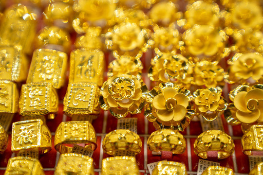Giá vàng hôm nay 28/12: Trung Quốc mở cửa, vàng tăng giá nhanh