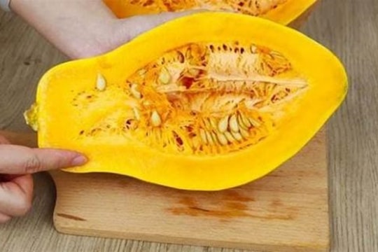 Khi mua bí ngô vào mùa đông, đừng chỉ nhìn vào kích thước của chúng, nông dân trồng bí: 4 điểm này sẽ mua được bí dẻo và ngọt
