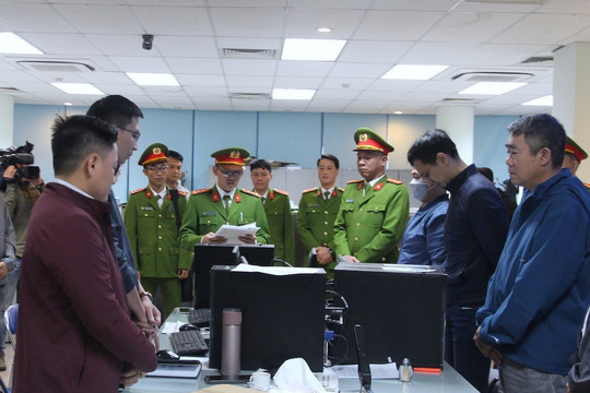 Thời sự 24 giờ: Khám xét Cục đăng kiểm Việt Nam, khởi tố thêm 10 bị can