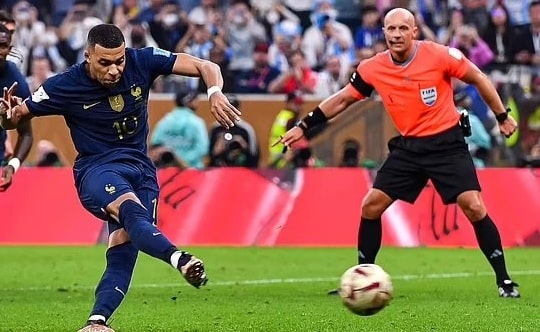 Neymar nhận thẻ đỏ, Mbappe lập công giúp PSG củng cố ngôi đầu Ligue 1