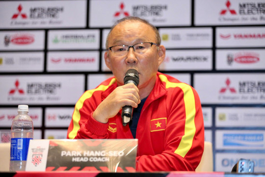 HLV Park Hang Seo: Tuyển Việt Nam thắng Singapore vào bán kết AFF Cup