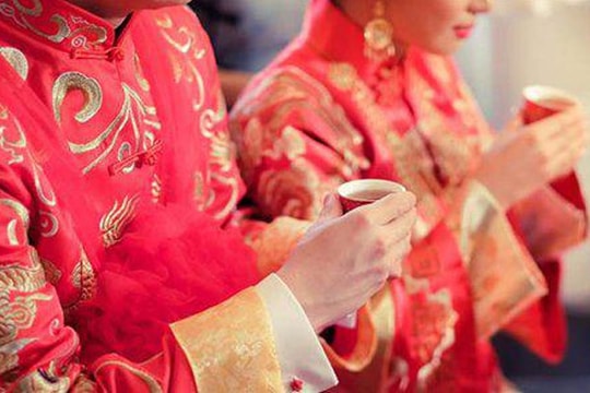 Cháu gái hỏi nên kết hôn vì tình hay vì tiền, câu trả lời của bà ngoại gây bất ngờ