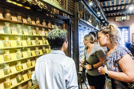 Đến quận 10 nghe kể chuyện Đông y