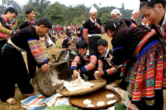 Phong tục đón Tết của người Mông tỉnh Yên Bái
