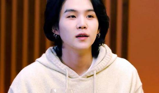 Suga tiết lộ nhiều đồng nghiệp khó chịu trước thành công của BTS?