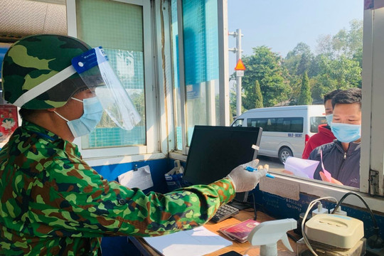 Biên giới Lạng Sơn nhộn nhịp trước ngày 'phá băng' cửa khẩu Việt - Trung