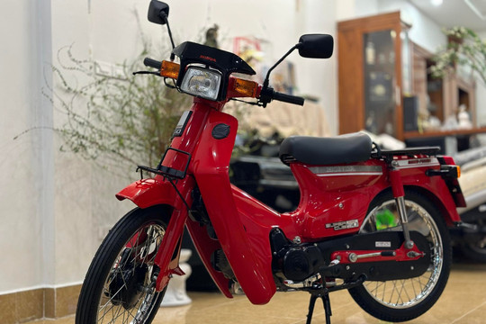 Honda Cub C50 “nữ hoàng đỏ” đời 1991 độc nhất Việt Nam