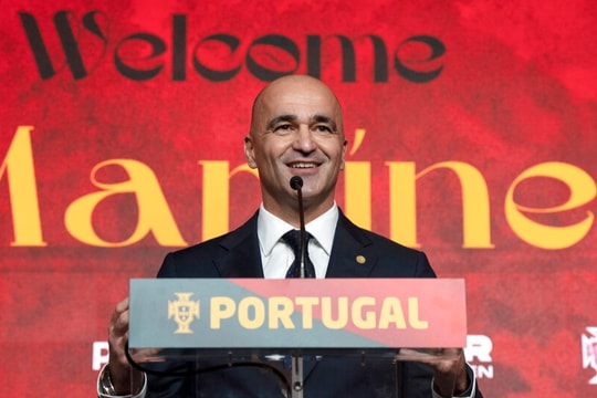 Tân HLV Martinez nói về tương lai của Ronaldo ở tuyển Bồ Đào Nha