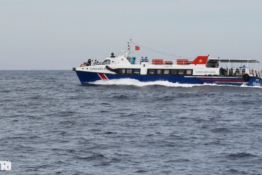 Tàu Cảnh sát biển sẵn sàng đưa người dân về đảo Lý Sơn ăn Tết