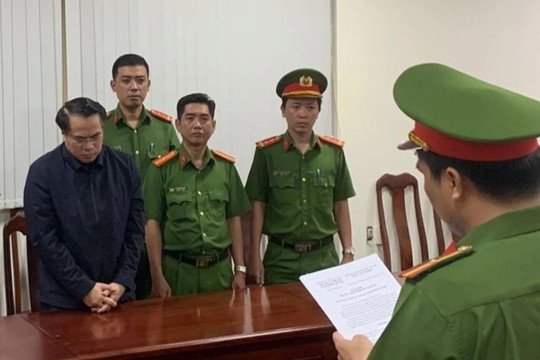 Thời sự 24 giờ: Vì sao Cục trưởng Cục Đăng kiểm Việt Nam bị bắt giam, khởi tố? TP.HCM cấm xe qua đường Lê Duẩn 5 ngày phục vụ người xem bóng đá