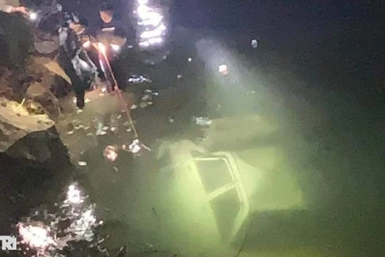 Tìm thấy thi thể người chồng mất tích ở Sơn La trong xe ô tô dưới sông Đà