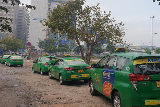 Sân bay Tân Sơn Nhất có bãi cho taxi đậu miễn phí từ ngày 15/1
