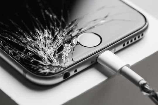 iPhone rơi vỡ màn, vào nước có thể bảo hành tại Việt Nam