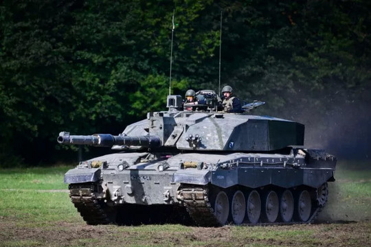 Phương Tây sắp xóa bỏ rào cản viện trợ xe tăng chiến đấu cho Ukraine?