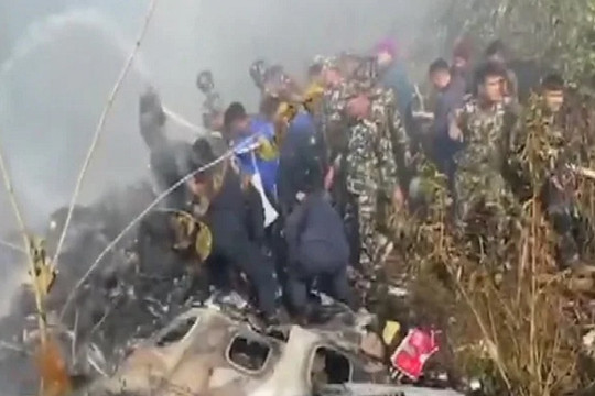 Rơi máy bay chở 72 người ở Nepal