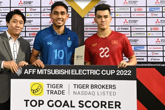 Tiến Linh giành danh hiệu vua phá lưới AFF Cup 2022 cùng Teerasil Dangda